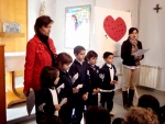 Los más peques orando al amigo Jesús